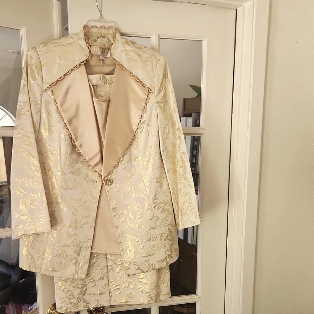 ITALIA Cream and Gold Blazer with Shimmery Finish
